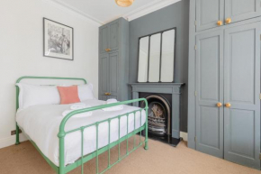 Period-Chic 2BD Flat with Private Patio